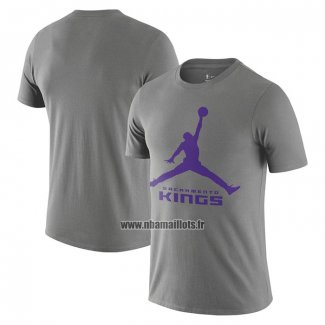 Maillot Manche Courte Sacramento Kings Essential Jumpman Gris